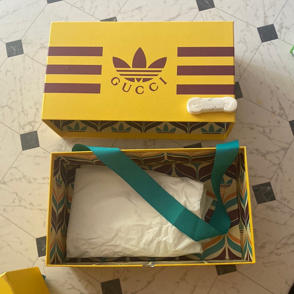 Authentic Gucci shoe shopping box with lace